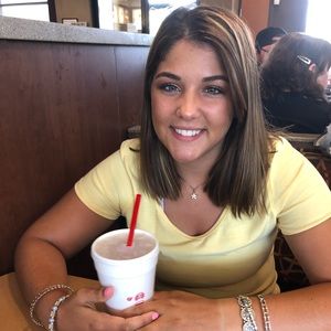 Meet your Posher, Bella